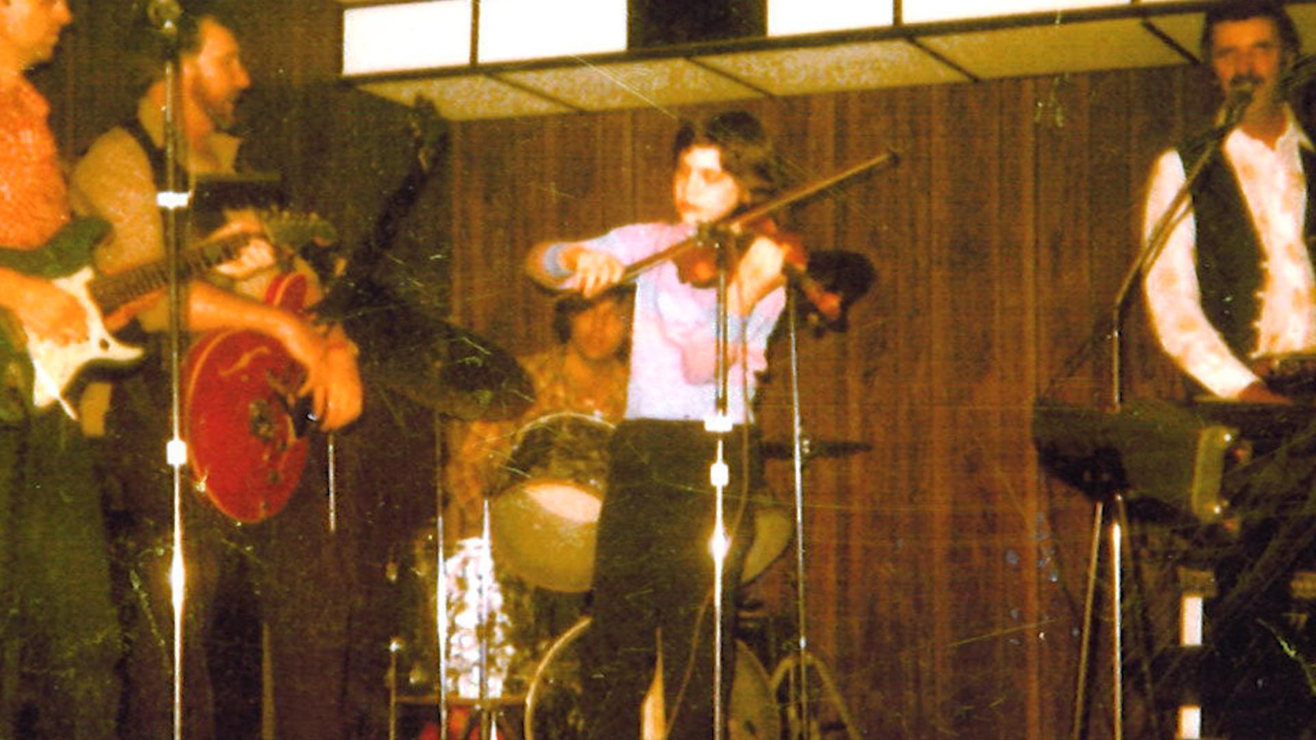 Alison Krauss playing fiddle as a child